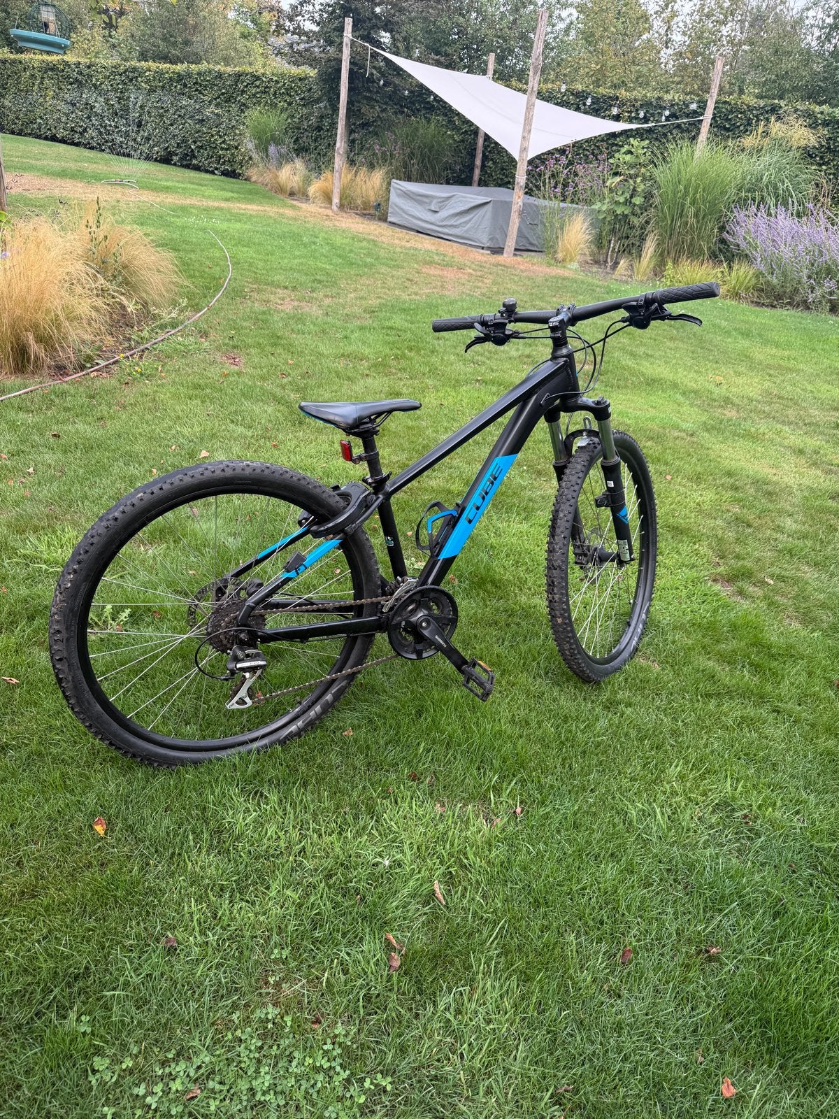 Cube AIM PRO BLACK/BLUE 14” Mountainbike, Vering, Minder dan 49 cm, Meer dan 20 versnellingen, Schijfrem