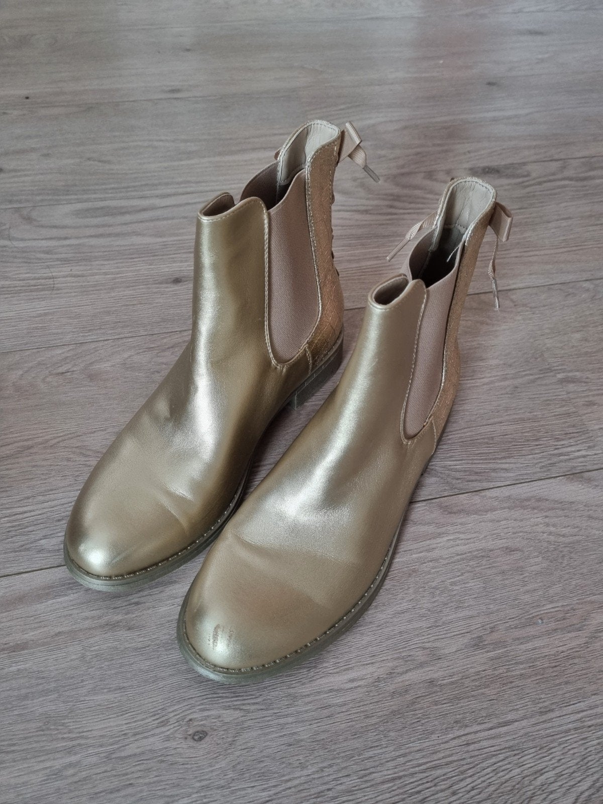 Gouden enkellaarsjes maat 40 - Finery, Kleding | Dames, Ophalen of Verzenden