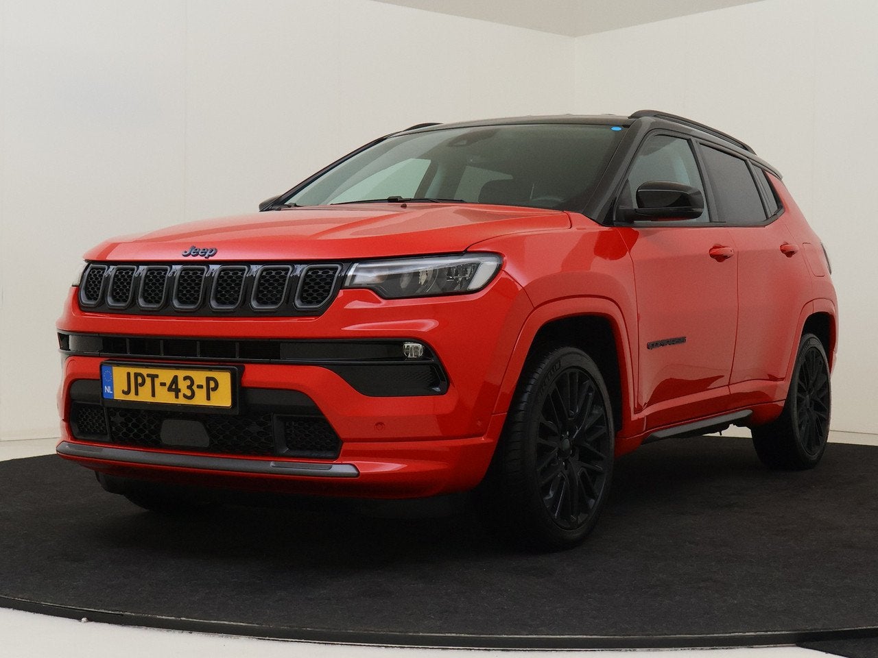 Jeep Compass 4xe 240 Plug-in Hybrid Electric S | Leder | Sto, Auto's, Jeep, Automaat, Gebruikt, 4 cilinders, Automatische klimaatregeling