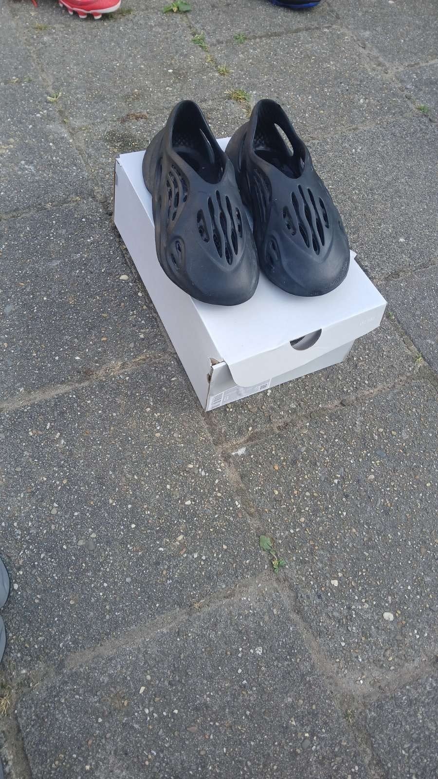 Zwarte Yeezy Foam Runners - Maat 38, Kleding | Heren, Schoenen, Ophalen of Verzenden, Zo goed als nieuw, Zwart, Slippers