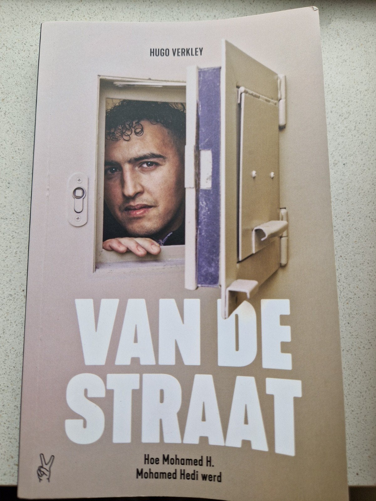 Van de Straat - Hoe Mohamed H. Mohamed Hedi werd, Boeken, Ophalen of Verzenden, Zo goed als nieuw, Hugo verkley