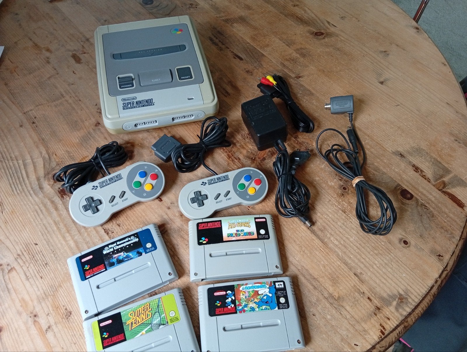 Complete gereinigde originele Super Nintendo (SNES) PAL set, Ophalen of Verzenden, Zo goed als nieuw, Met 2 controllers, Met games