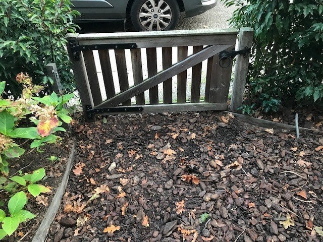 stevig tuinhek 100-60 cm met hardhouten palen, Ophalen, Gebruikt, Hout, Tuinhek