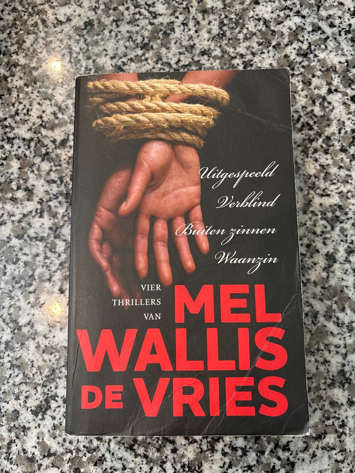 Vier thrillers van Mel Wallis de Vries - Gebundeld, Ophalen of Verzenden, Gelezen, Nederland