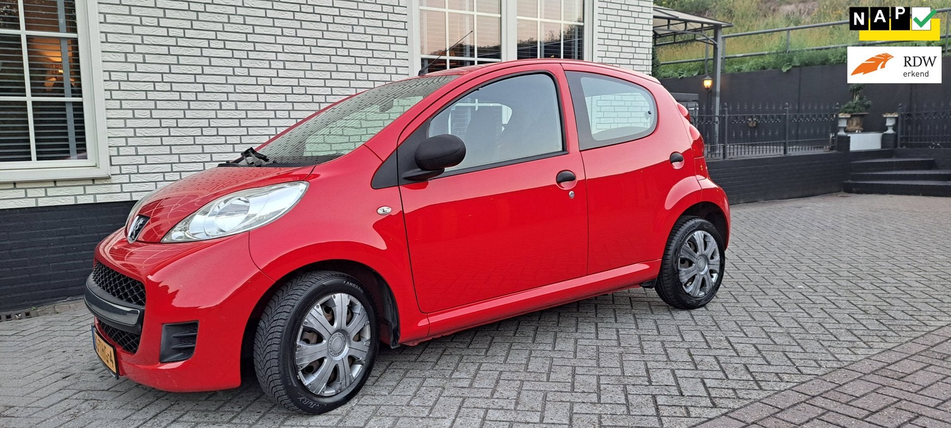 Peugeot 107 1.0-12V XR 5 deurs airco nap., Voorwielaandrijving, Euro 5, Gebruikt, 4 stoelen