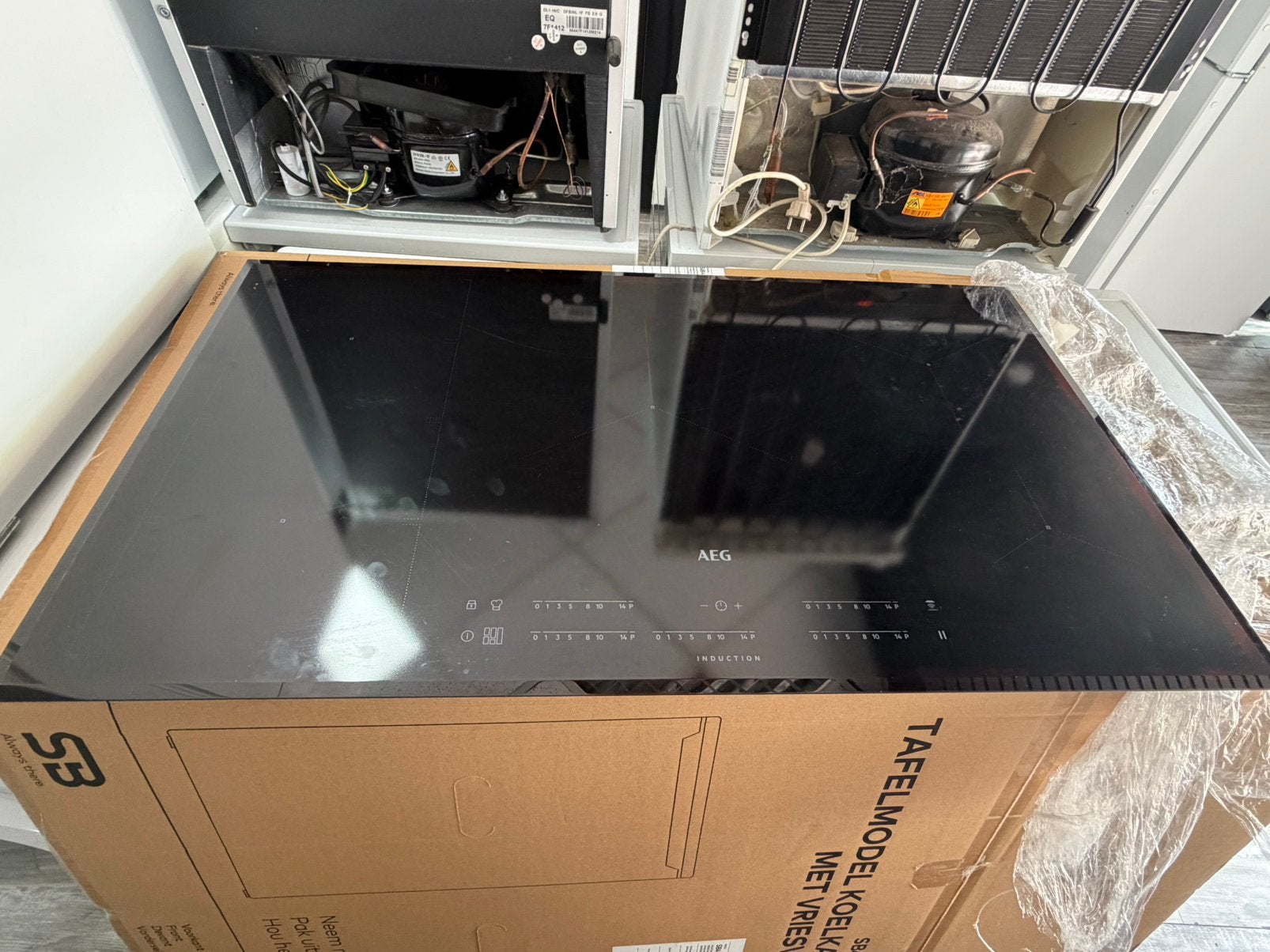 AEG MaxiSense IKE9547SFB Inductiekookplaat Zo Goed Als Nieuw, Consumersales.nl@electrolux.com, Vennootsweg 1 2404 CG Alphen aan den Rijn