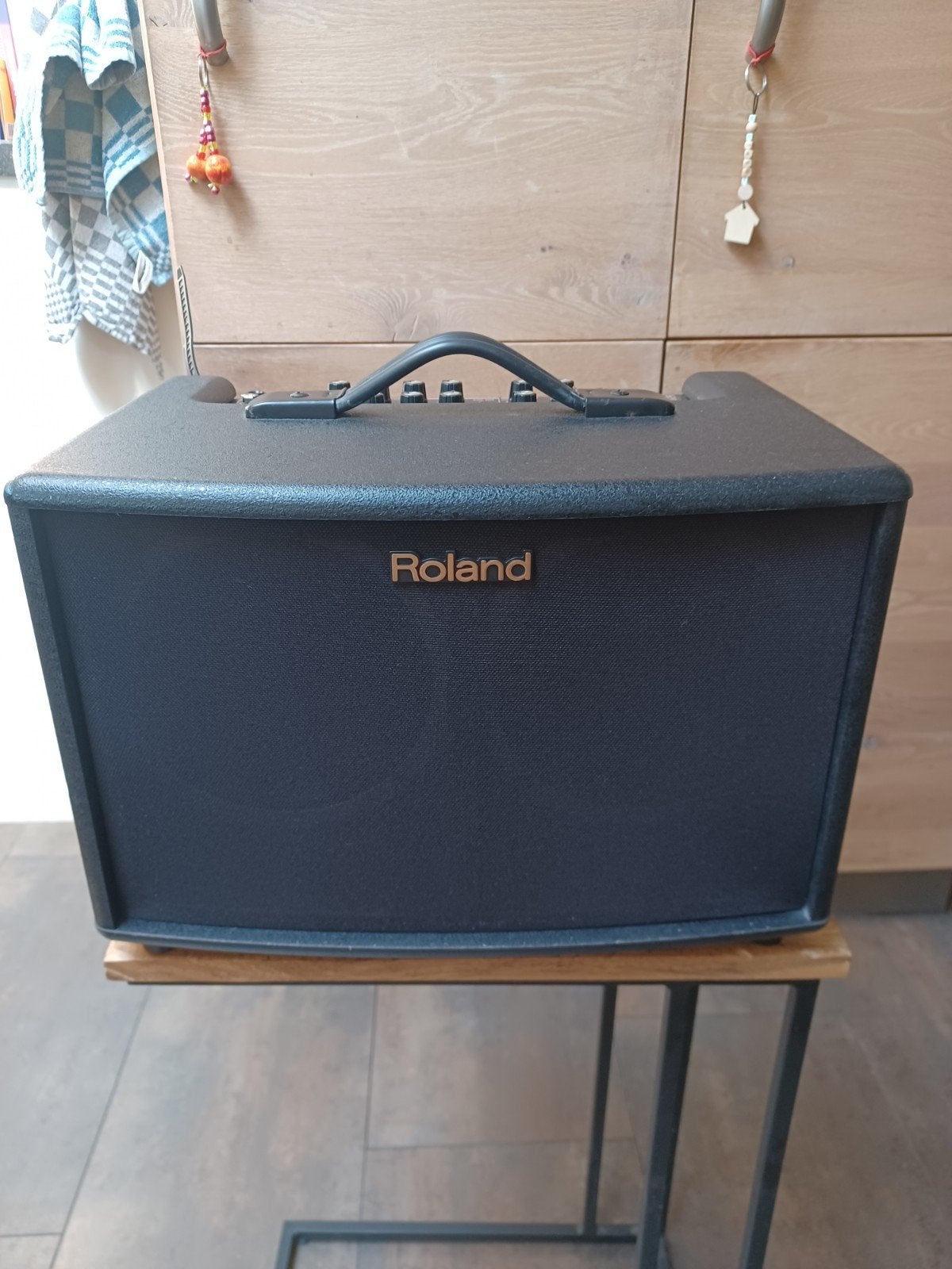 te koop. ROLAND AGOUSTIC CHORUS AC 60  GITAAR/ZANG VERSTERKE, Ophalen of Verzenden, Zo goed als nieuw, 50 tot 100 watt