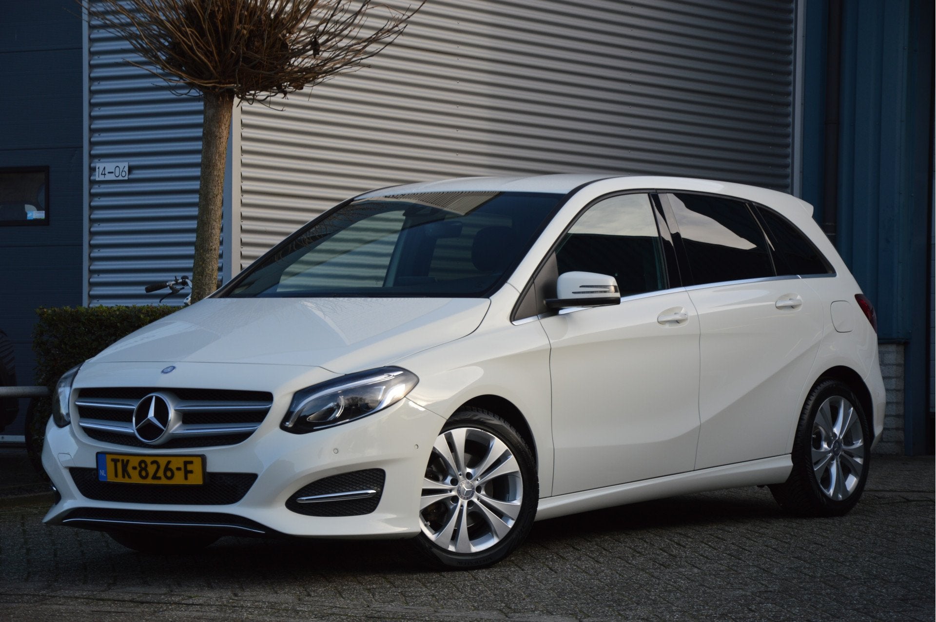 Mercedes-Benz B-Klasse 180 URBAN | PDC | LED | NAVI | STOELV, Auto's, Voorwielaandrijving, 12 maanden, Gebruikt, 4 cilinders