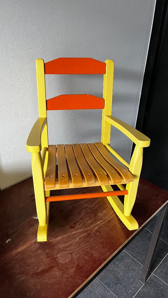 Houten kinder schommelstoel / schommelstoeltje – kleurrijk, Kinderen en Baby's, Kinderkamer | Tafels en Stoelen, Ophalen of Verzenden