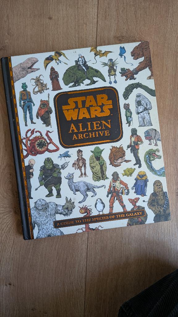 Star Wars Alien Archive, Verzamelen, Star Wars, Ophalen of Verzenden, Zo goed als nieuw, Boek of Poster