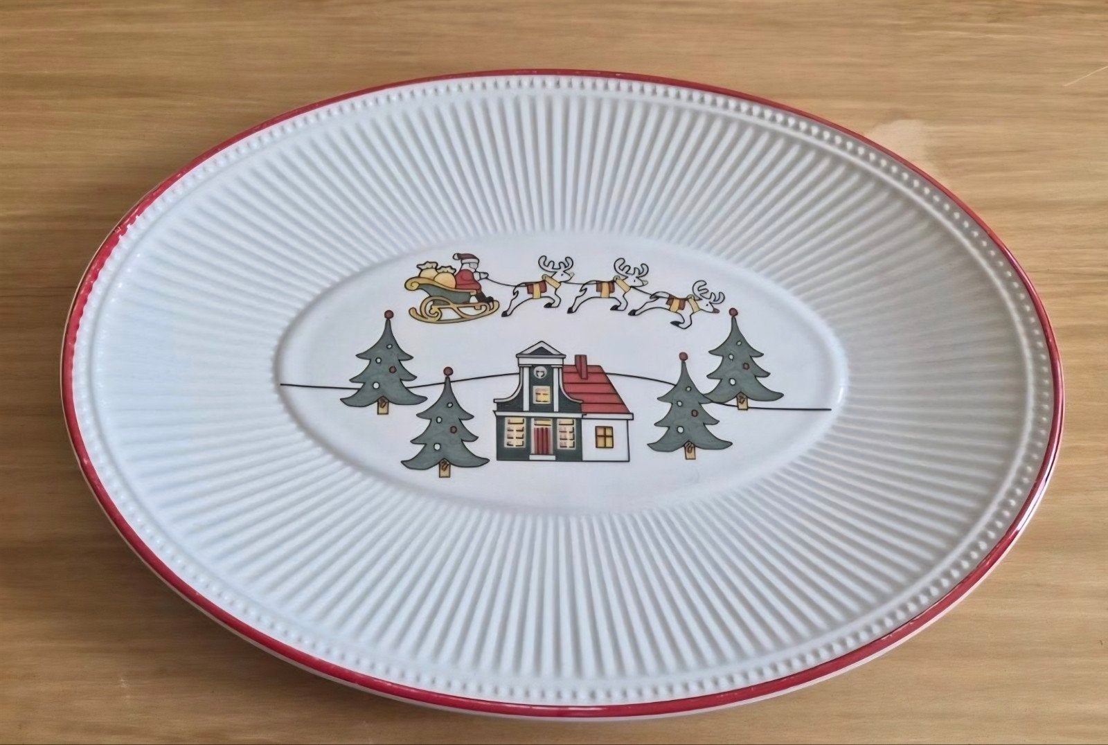 Wedgwood Kerstschaaltje Ovaal - 26x19cm, Gebruikt, Ophalen of Verzenden, Schaal of Schalen, Overige stijlen