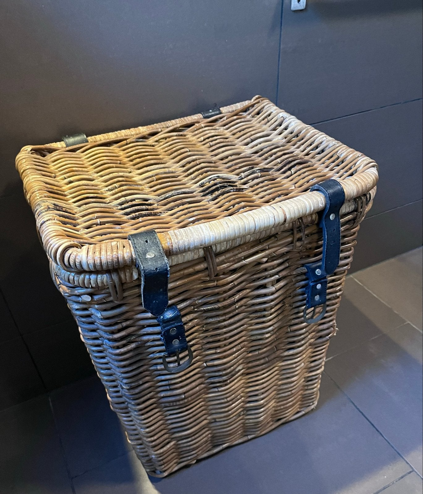 Rotan wasmand met deksel - Vintage look, Huis en Inrichting, Ophalen, Vintage, Gebruikt, Natuurlijk materiaal