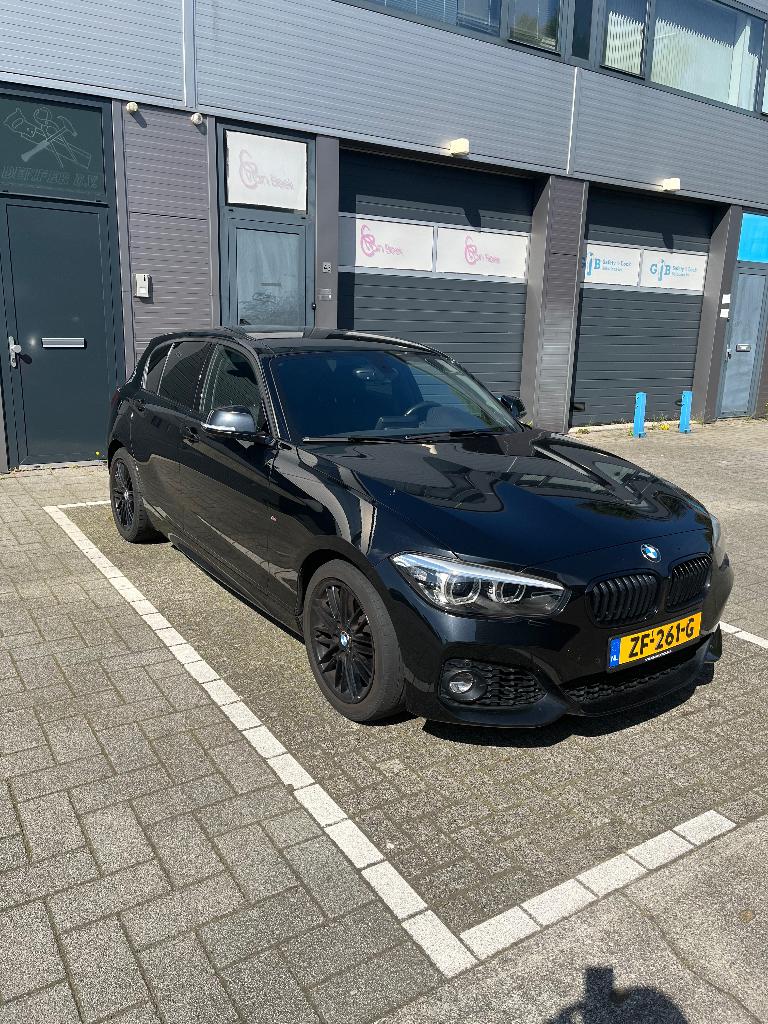 BMW 1-Serie 116i 109pk 2019 Zwart, Stof, 1280 kg, Zwart, Zwart