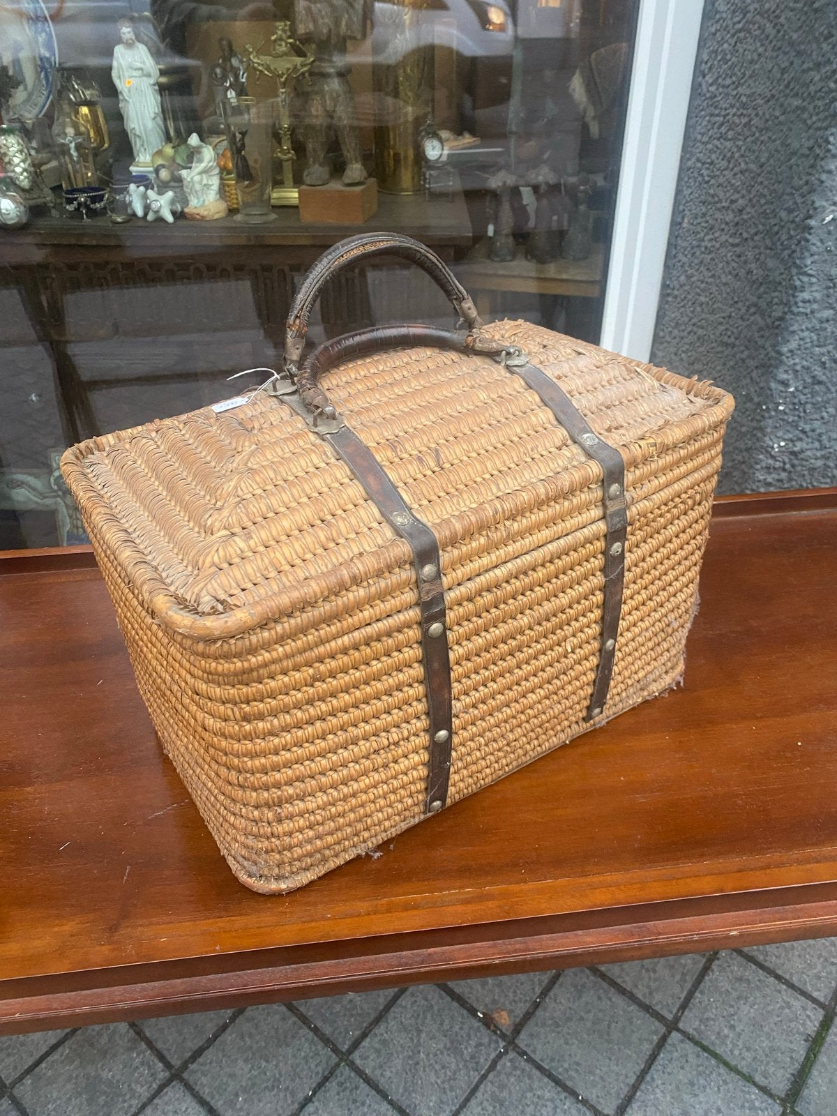 Antieke picknickmand van riet en leer - perronmeid., Ophalen of Verzenden