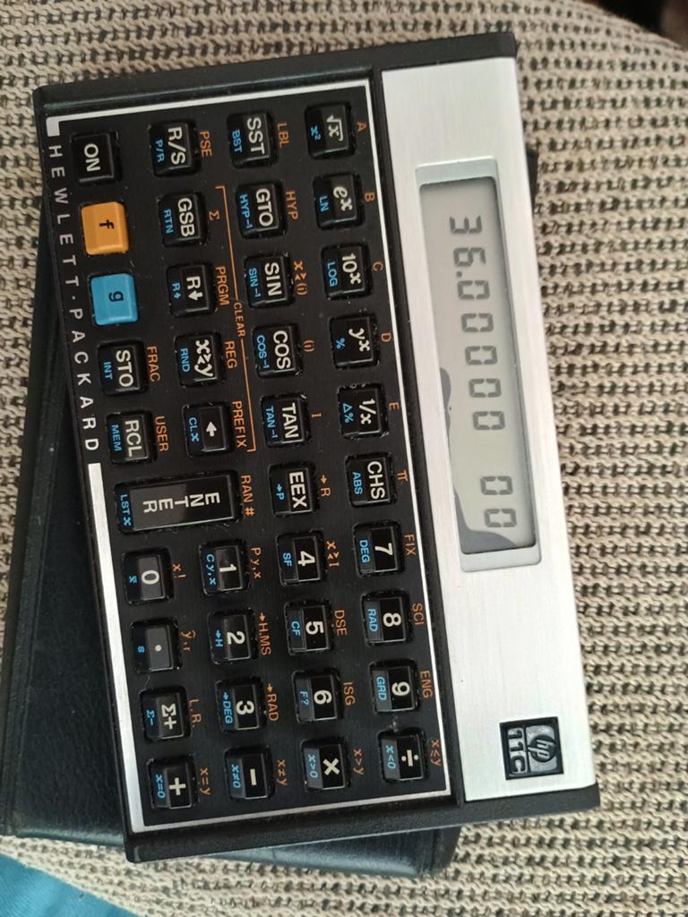 Werkende HP 11c RPN calculator met hoesje en matige display, Diversen, Rekenmachines, Ophalen of Verzenden