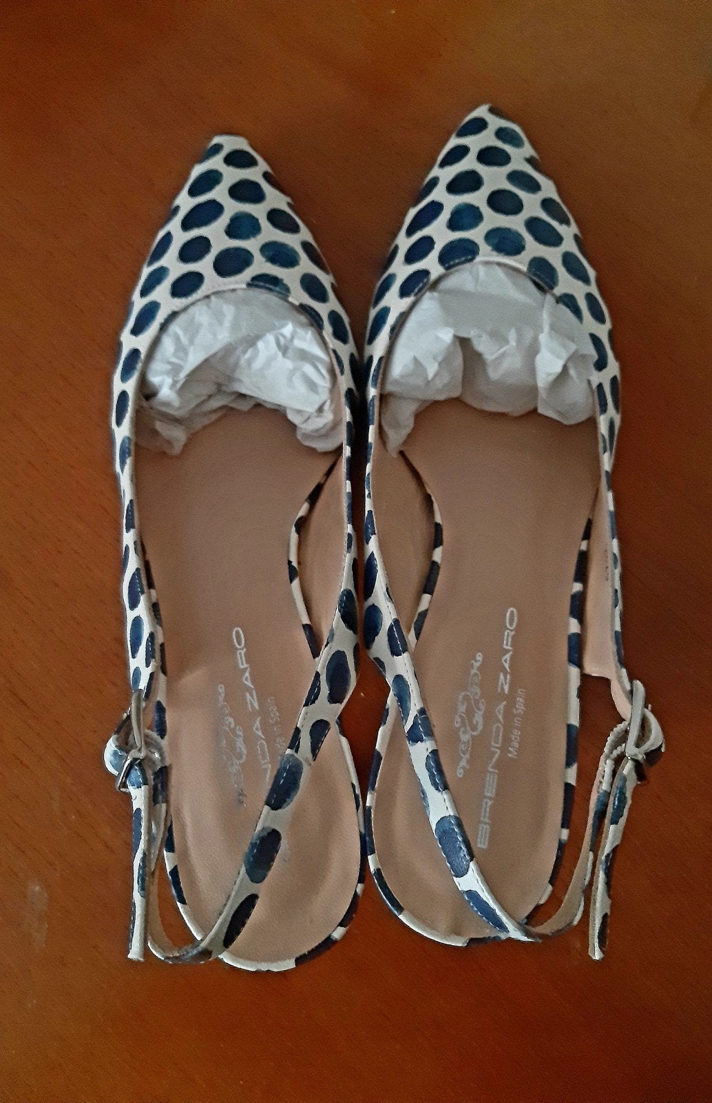 Brenda Zaro blue and white 'bubble' leather shoes., Kleding | Dames, Schoenen met lage hakken, Brenda Zaro, Nieuw, Verzenden