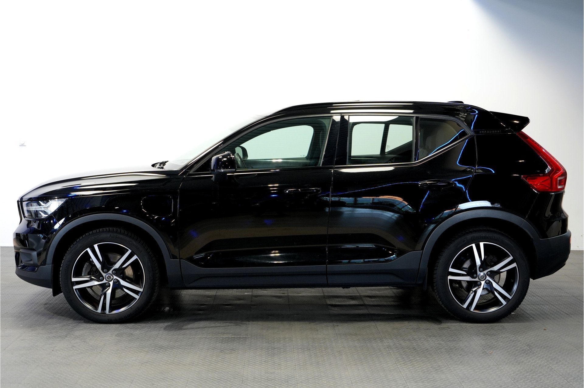 Volvo XC40 1.5 T4 155kW/211pk DCT7 Recharge R-Design PANORAM, Dealer onderhouden, Stof, Met garantie (alle), Adaptive Cruise Control