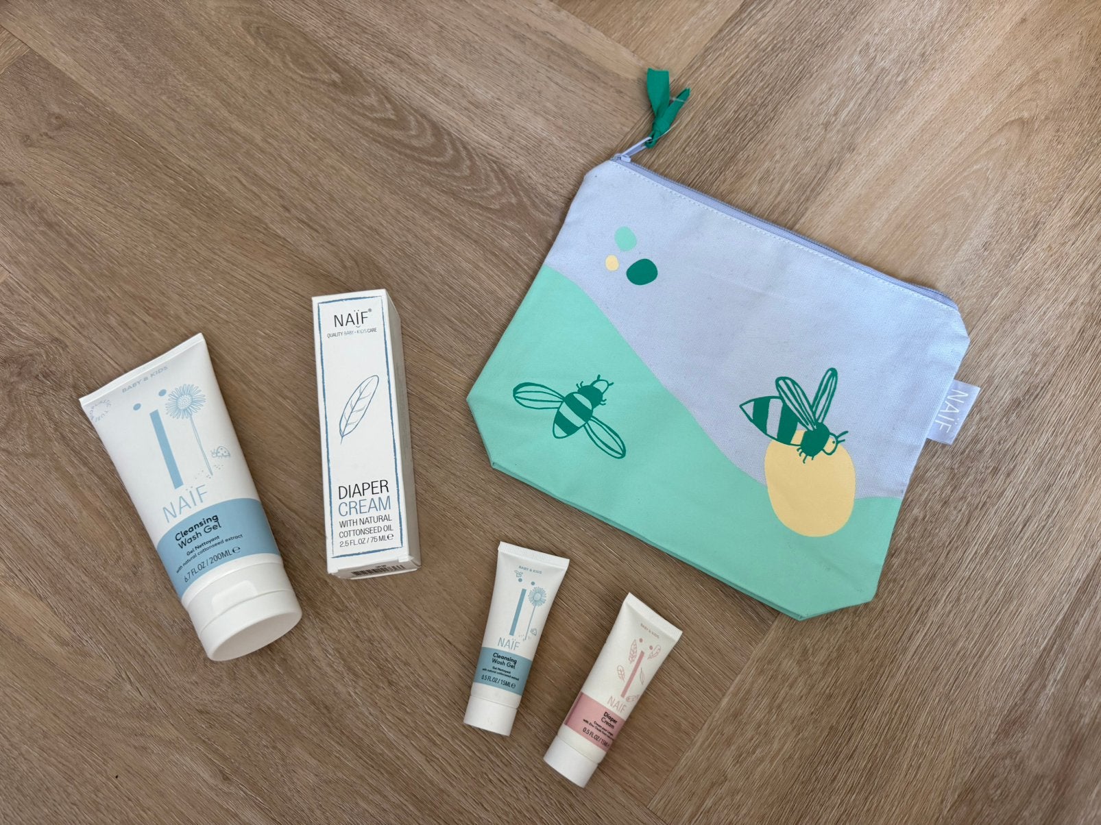 Naïf babyverzorgingsset + toilettasje (NIEUW) twv €50, Ophalen of Verzenden, Nieuw, Overige typen
