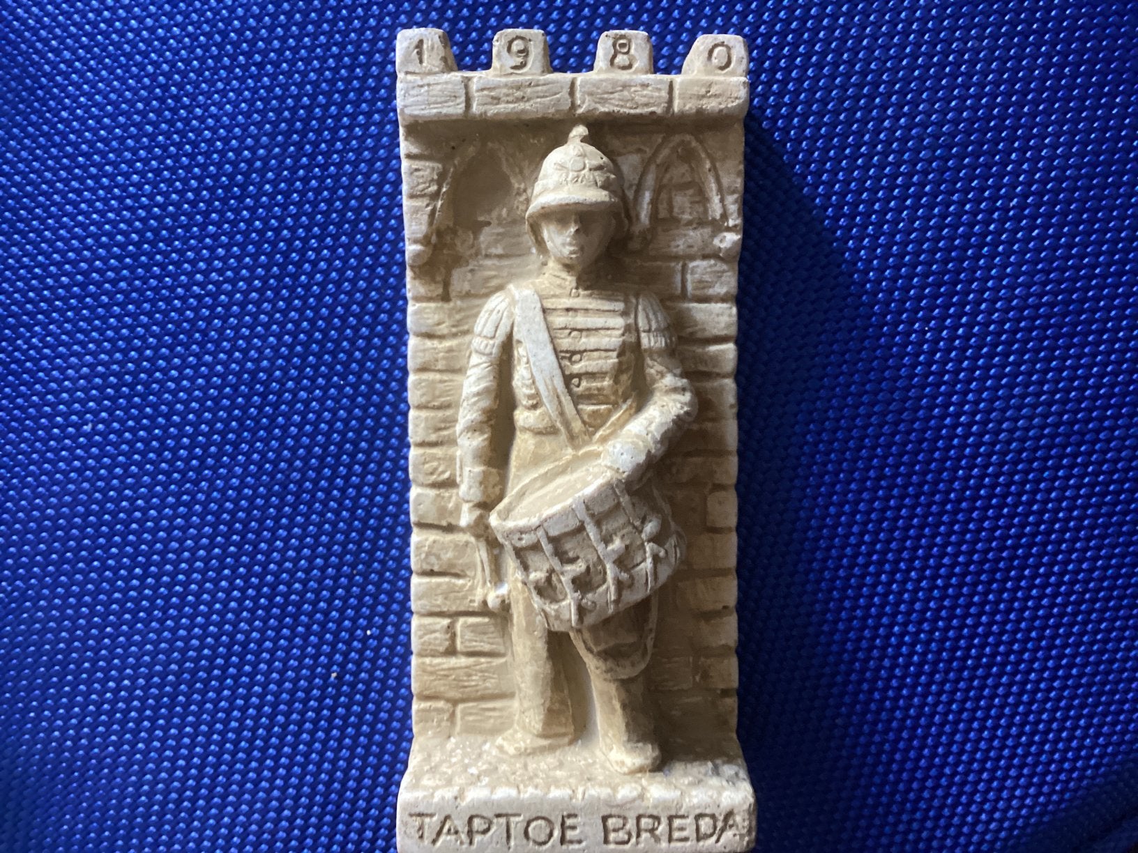 Taptoe Breda 1980. Hoog 8.5x2x4 cm, Ophalen of Verzenden, Overige typen