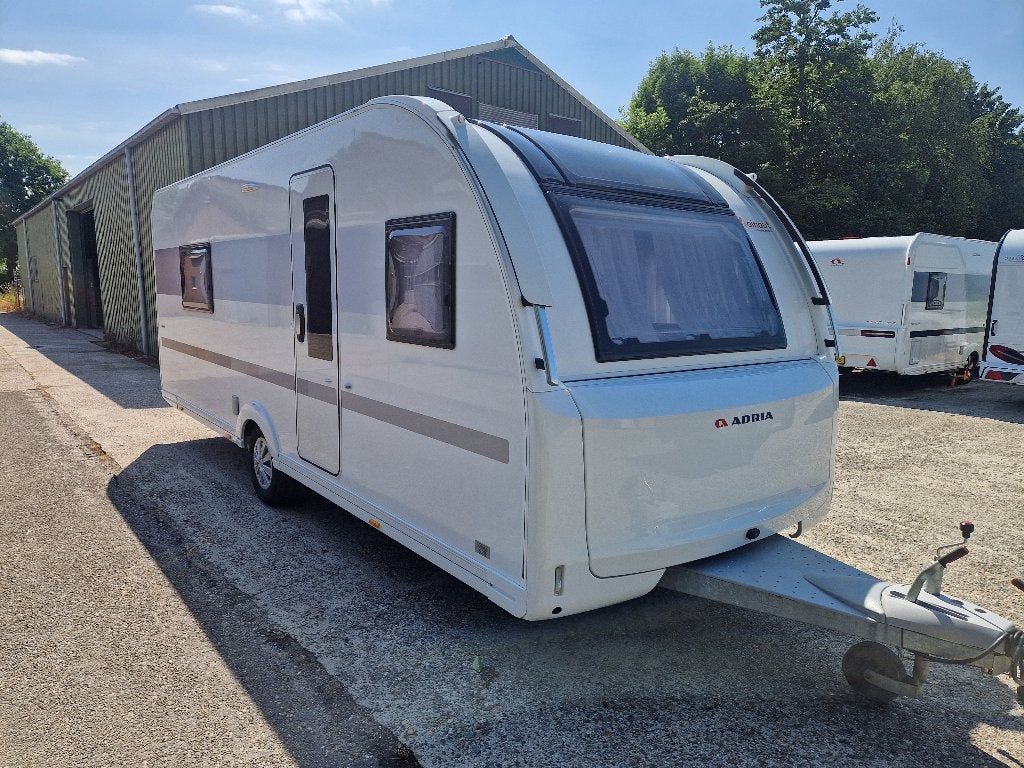 Adria Adora 572 UT, Mover Enkele bedden Voortent 25950,- !!, Caravans en Kamperen, Schokbreker, Calandstraat 17 - 3316 EA Dordrecht