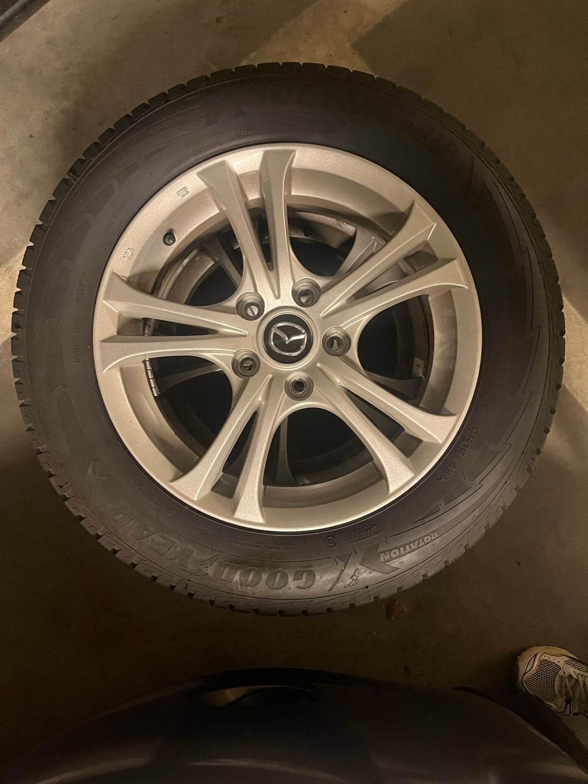 Set winterbanden met velgen Mazda., 16 inch, Banden en Velgen, Personenwagen, Gebruikt