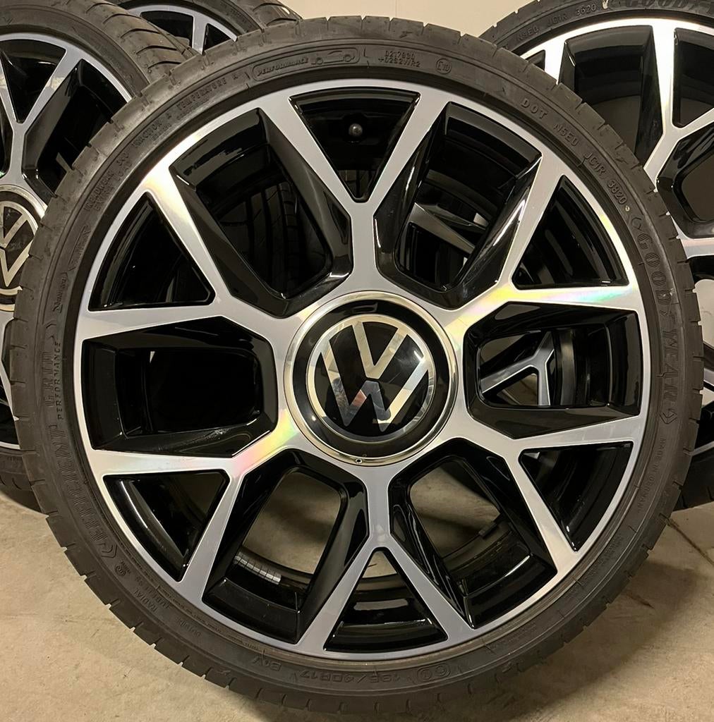 NIEUW 17” Originele VW UP Brands Hatch Velgen + Zomerbanden, Auto-onderdelen, Banden en Velgen, Banden en Velgen, Nieuw, 17 inch