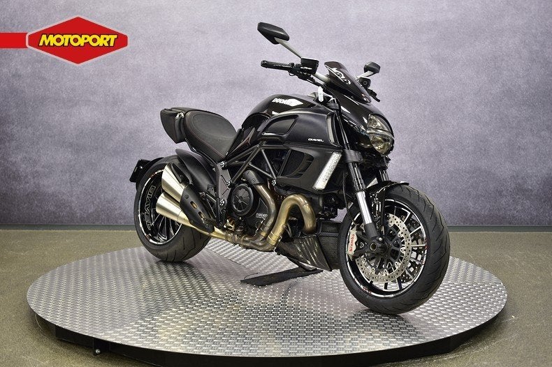 Ducati DIAVEL (bj 2011), Ducatie Nederland, Dorpsstraat 1
1111 AZ  Soest, NL, Bedrijf, Info@ducatinederland.nl