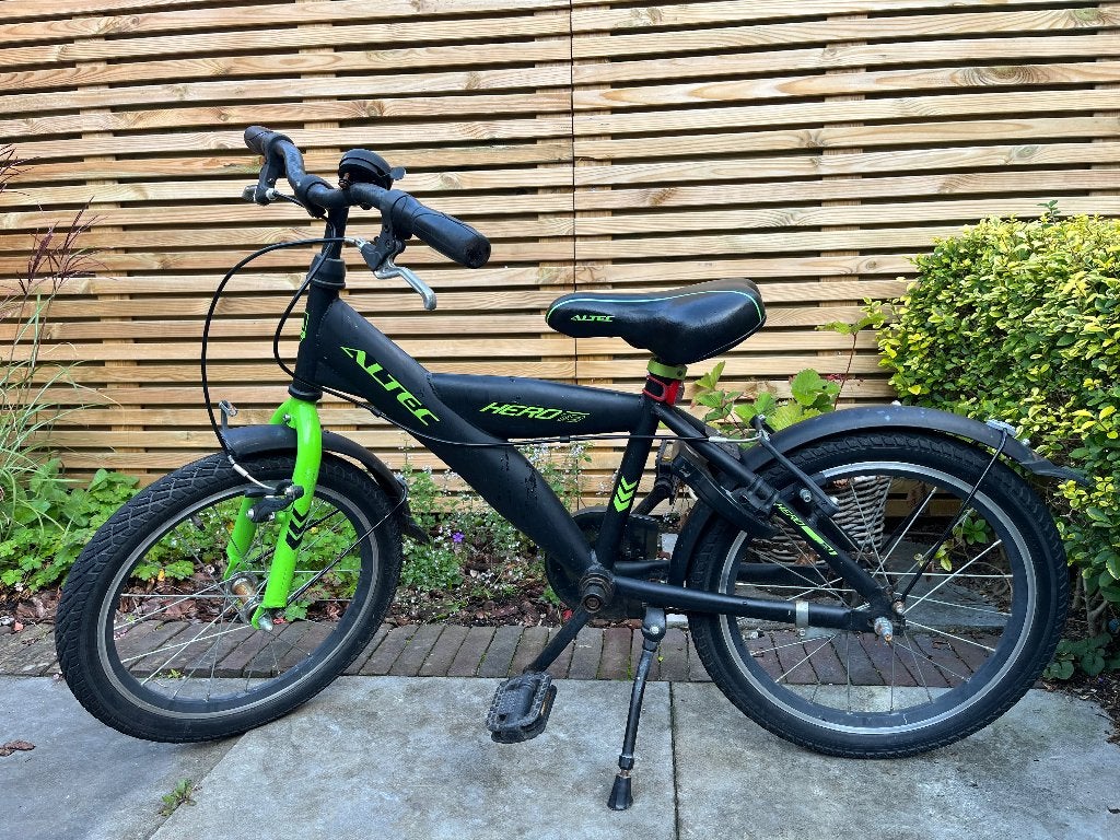 Kinderfiets (opknappertje), Fietsen en Brommers, Ophalen, Altec, Gebruikt, Terugtraprem