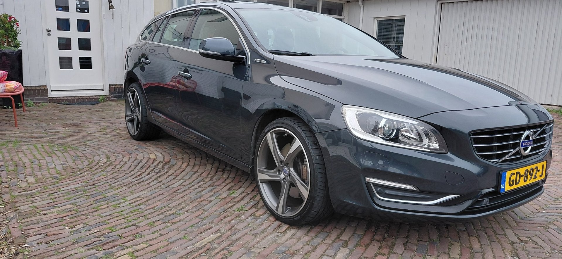 Volvo V60 2.4 D6 AWD Plug-In Hybrid Summum 215 PK In Excelle, Auto's, Automaat, Met garantie (alle), Vierwielaandrijving, Zilver of Grijs