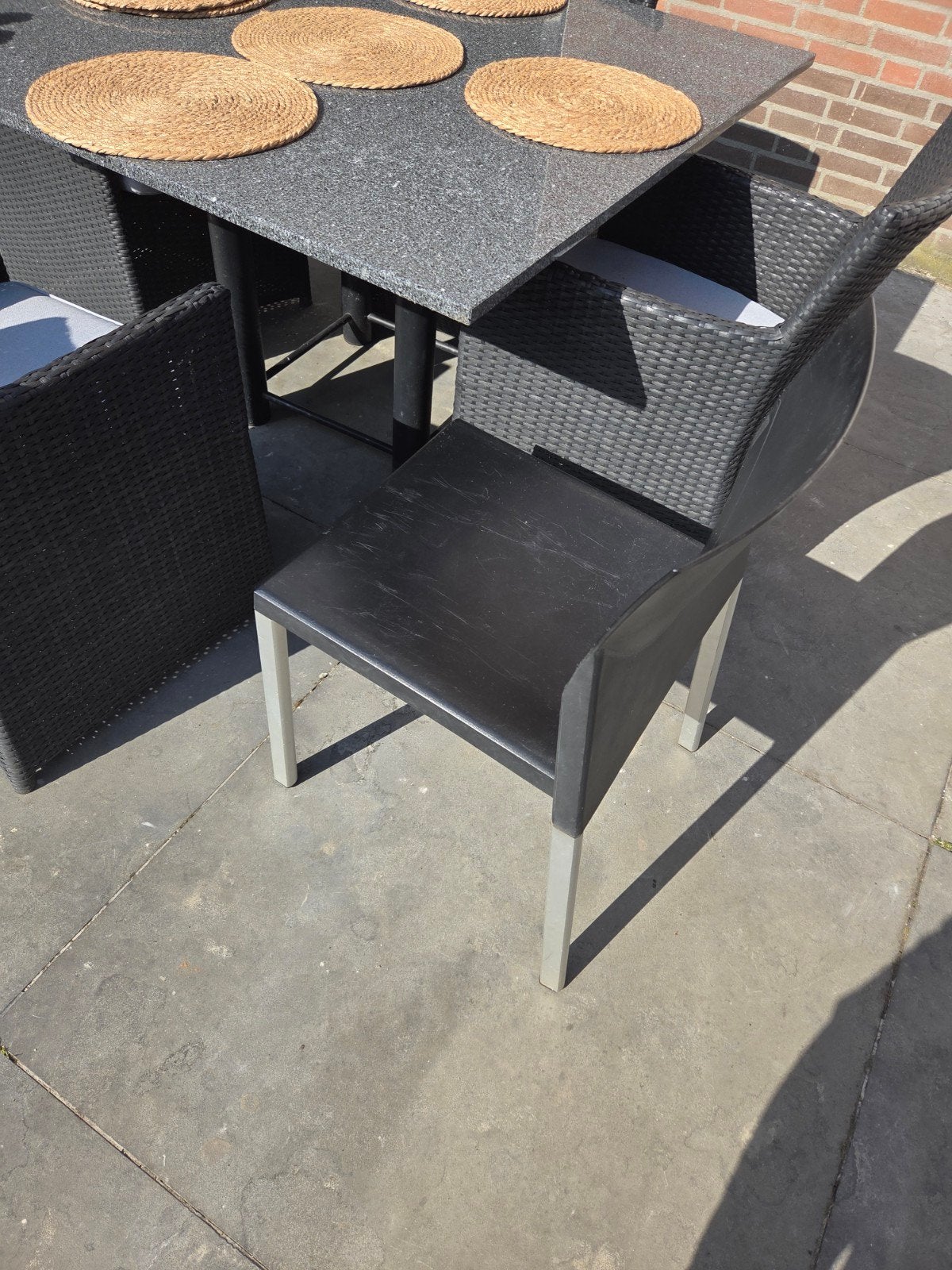 Zes kunstof zwarte stoelen met aluminium poten, Ophalen, Aluminium