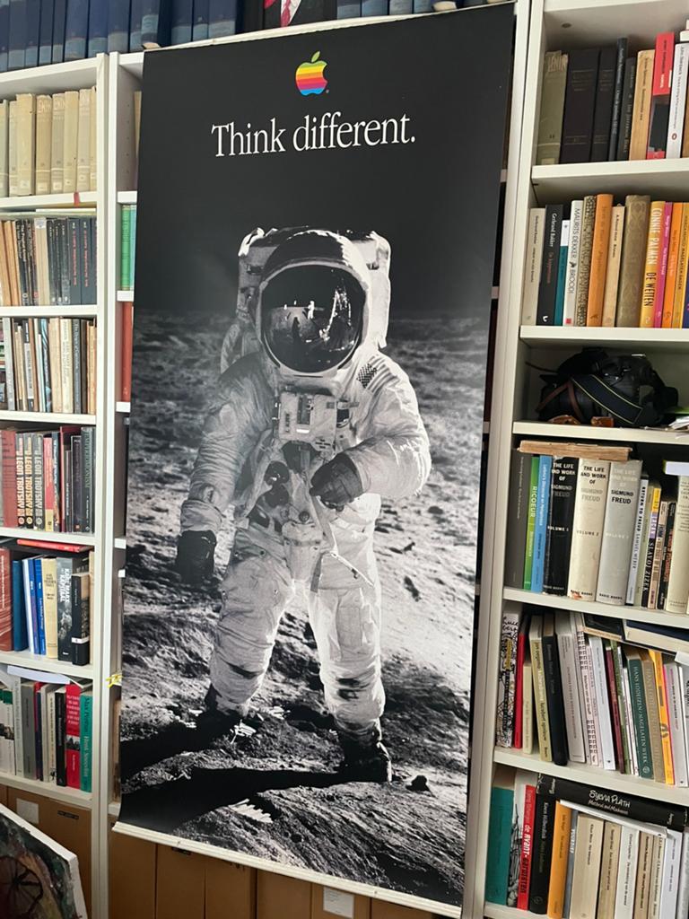 Vintage Apple think different banier macintosh, Ophalen of Verzenden, Zo goed als nieuw