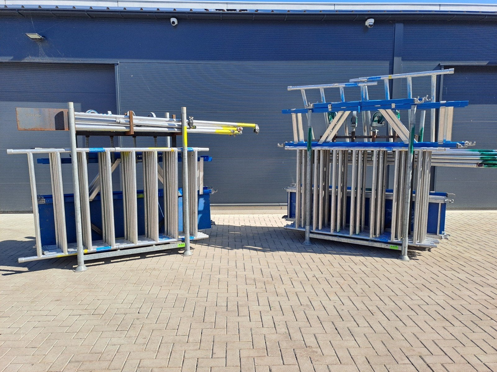 2 rolsteigers 7.5 en 8m hoog en triangelbrug 12m lang, Ophalen, Gebruikt, Rolsteiger of Kamersteiger, 5 meter of hoger