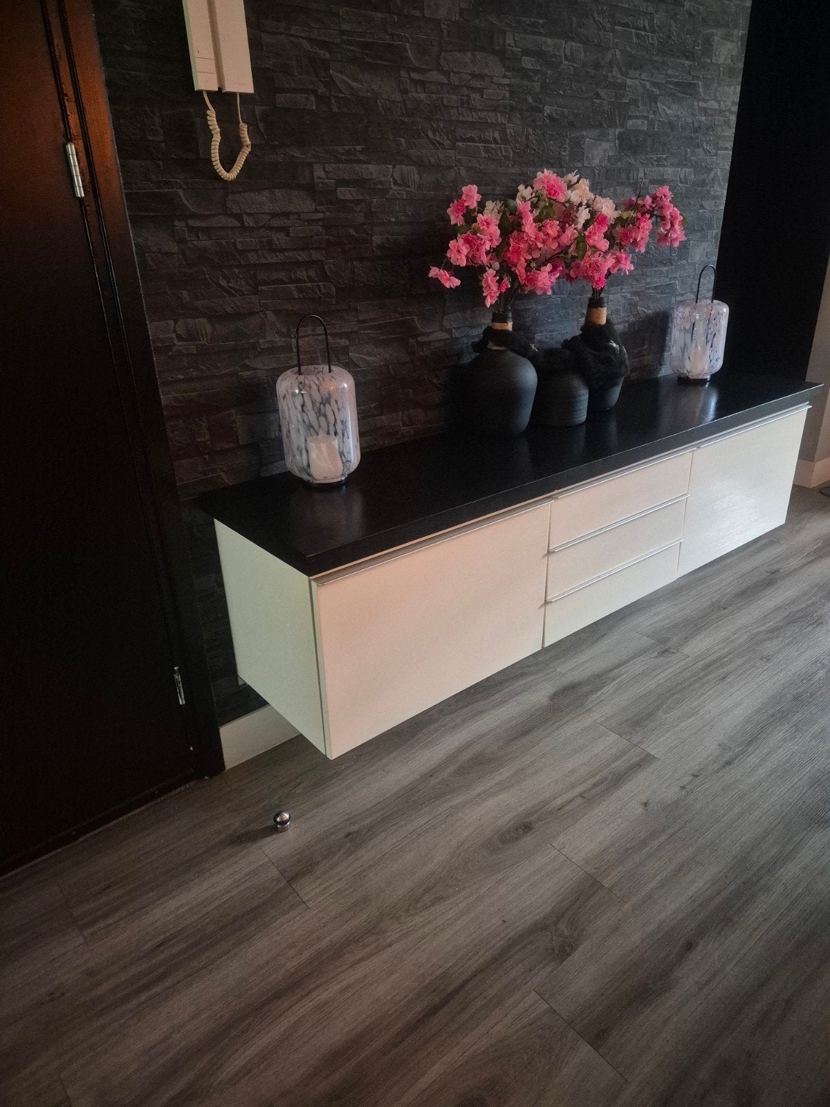 Hoogglans wit dressoir met zwart houten bovenblad (180cm), Gebruikt, Met lade(s), 150 tot 200 cm, Ophalen of Verzenden