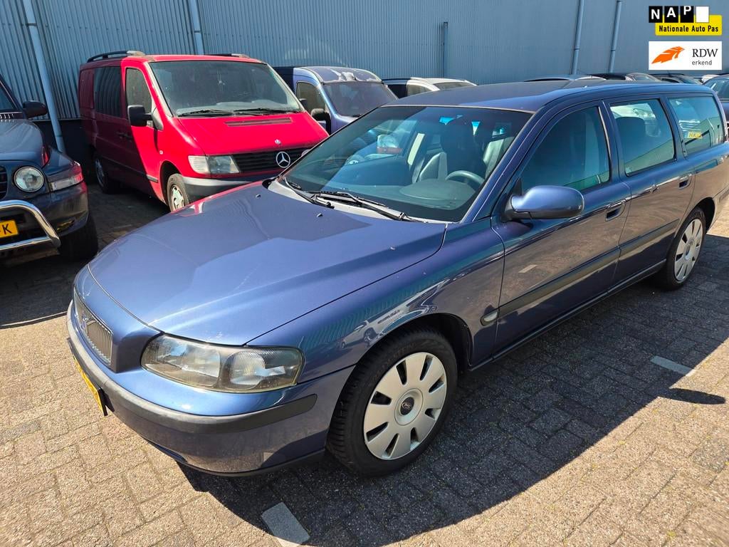 Volvo V70 2.4 Comfort Line LPG-G3 rijdt super, Auto's, Volvo, Blauw, Electronic Stability Program (ESP), 2435 cc, 129 €/maand