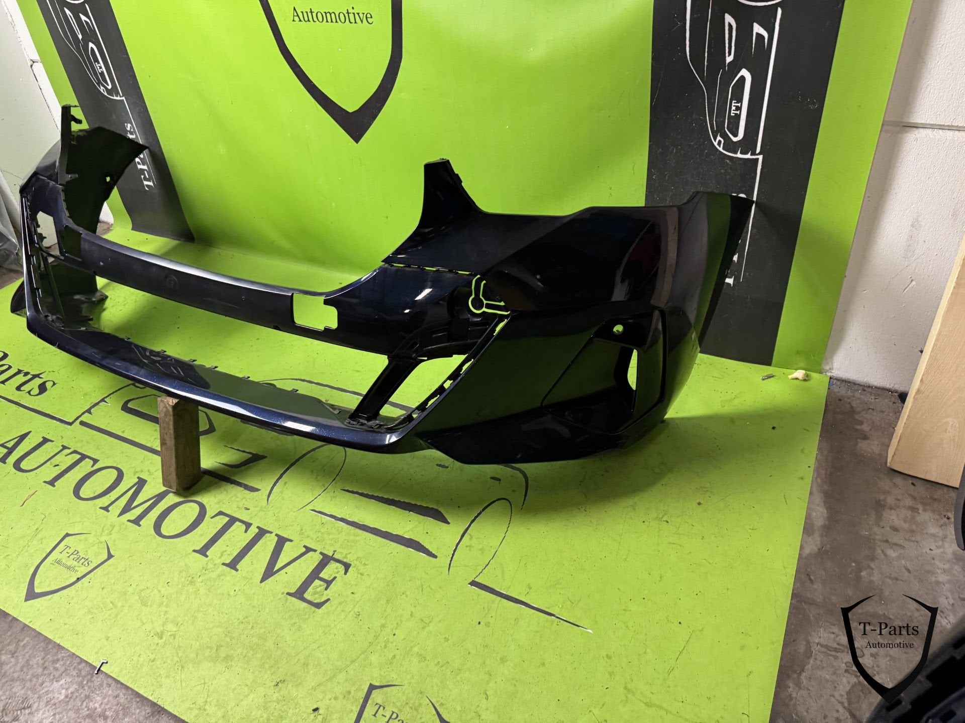 bmw 5 serie G60 voorbumper bumper, Petuelring 130
80788  Munich, DE, Gebruikt, Info@bmw.de, Ophalen of Verzenden