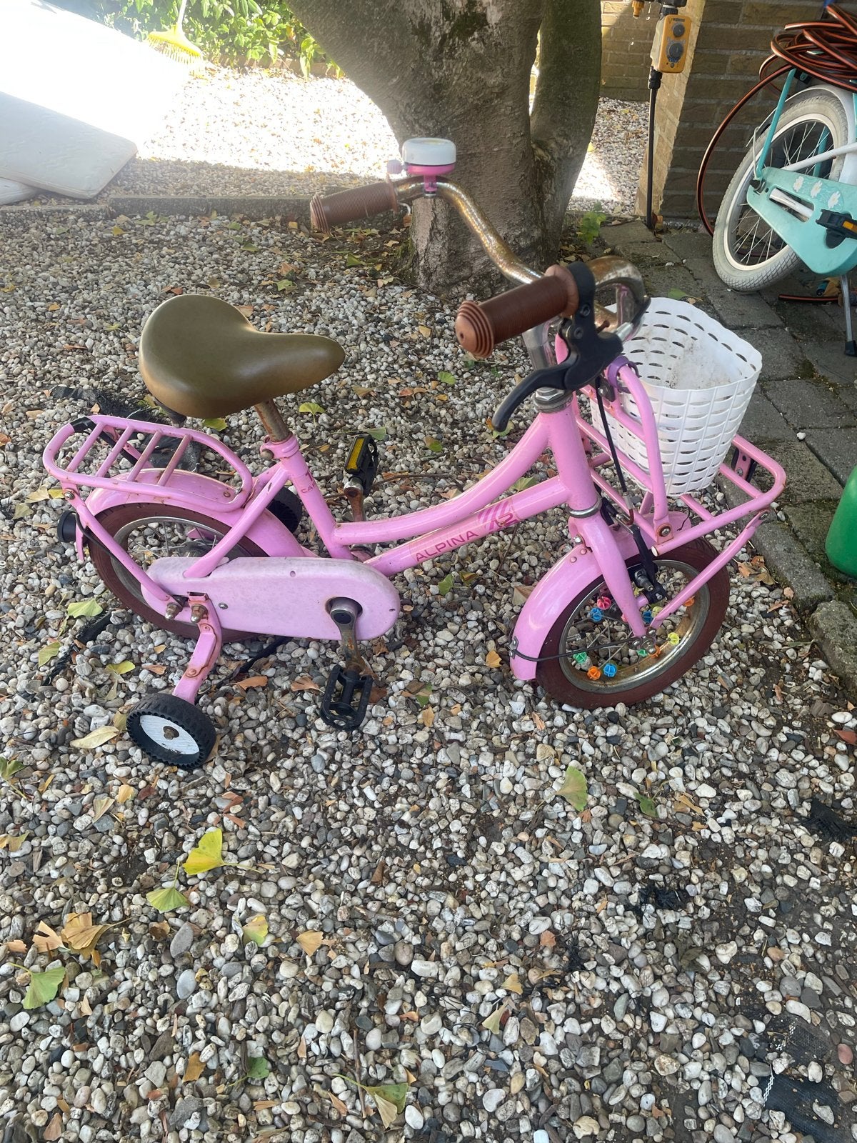 Roze Alpina kinderfiets met zijwieltjes en mandje, Fietsen en Brommers, Ophalen, Terugtraprem, Zijwieltjes, 16 tot 20 inch