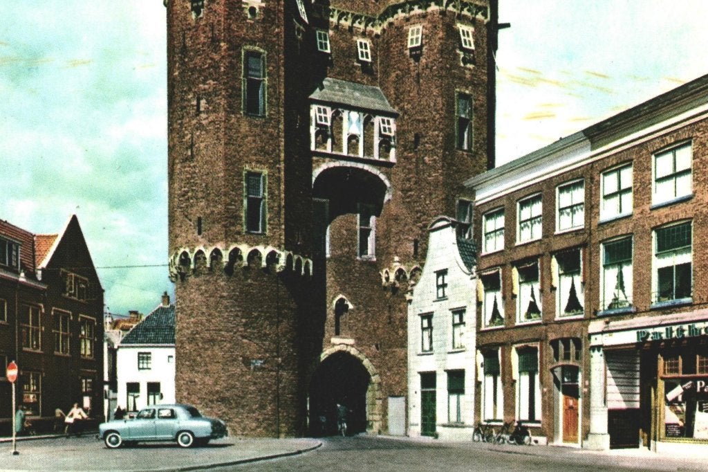 38075	Zwolle	Ov jr 60	Sassenpoort	Nette kaart Onbeschreven, Ophalen of Verzenden, 1960 tot 1980, Ongelopen, Overijssel