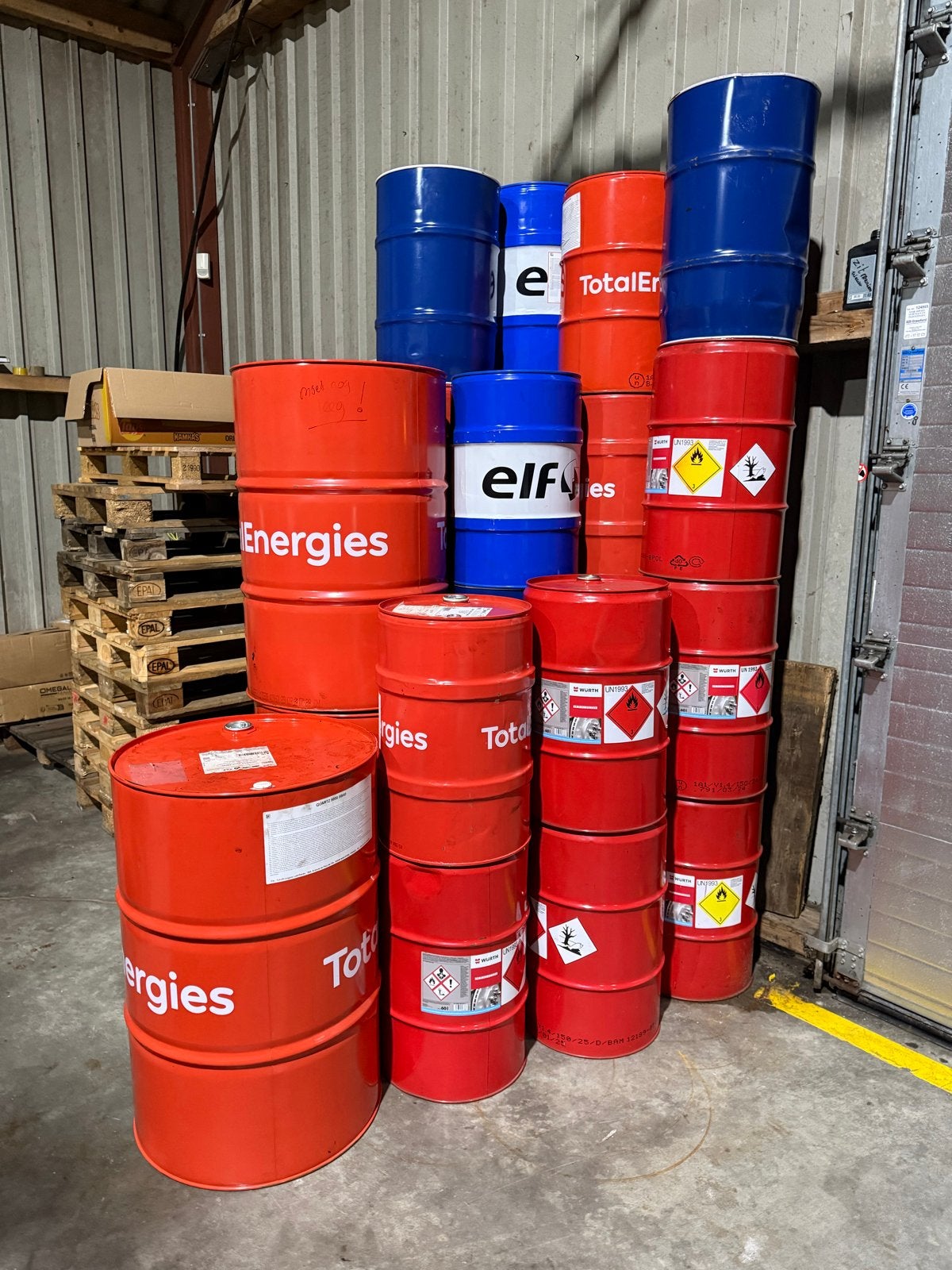 Lege vaten 60/200L €5,- per klein vat ~ €15,- per groot vat, Tuin en Terras, Ophalen, Gebruikt, Vuurton