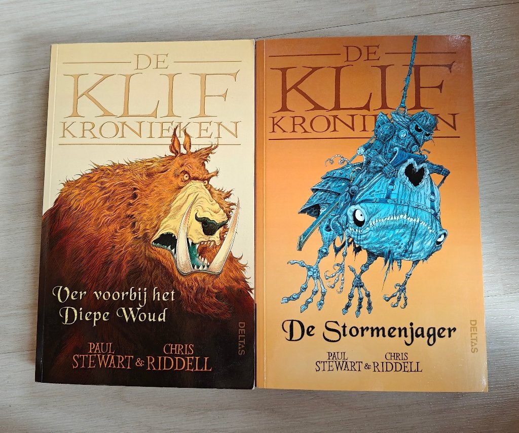 De klif kronieken: De stormenjager & Ver voorbij, Ophalen of Verzenden, Zo goed als nieuw