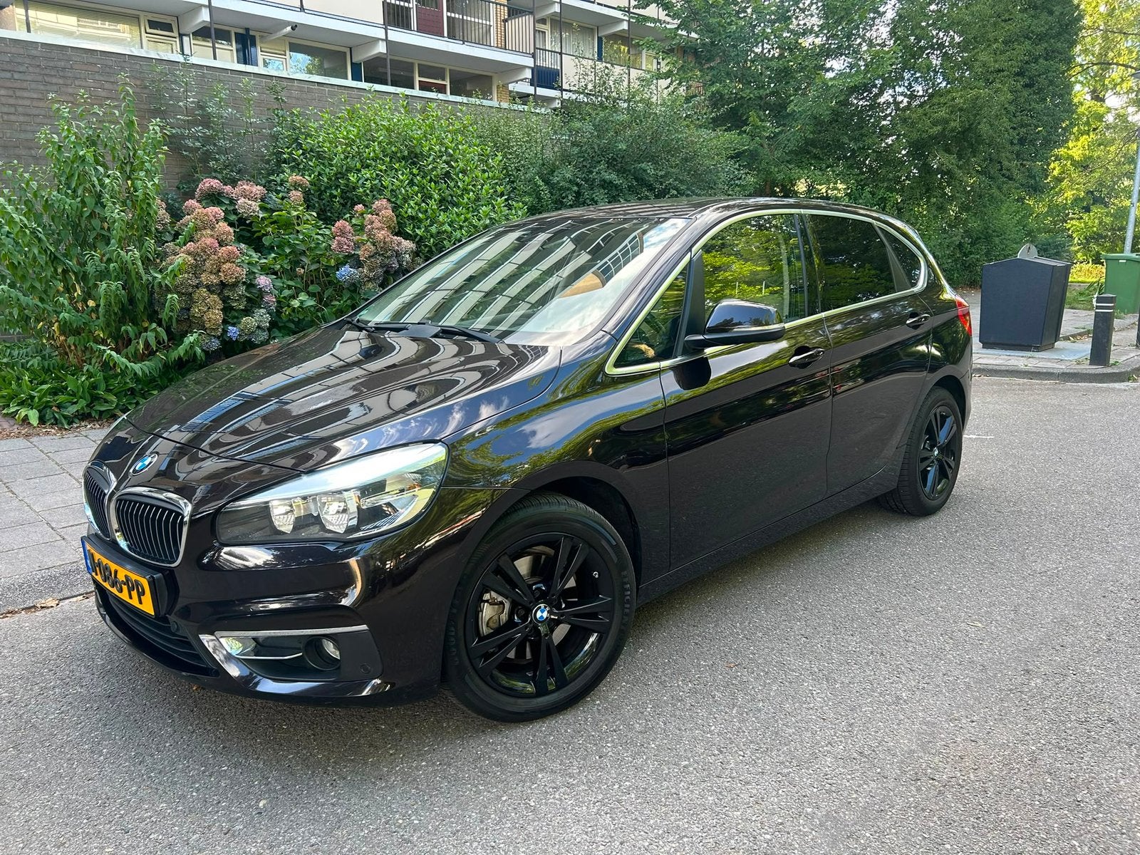 BMW 2-Serie Active Tourer 220i 192pk Aut 2015 Bruin top auto, Auto's, 1998 cc, 730 kg, Bruin, 75 €/maand