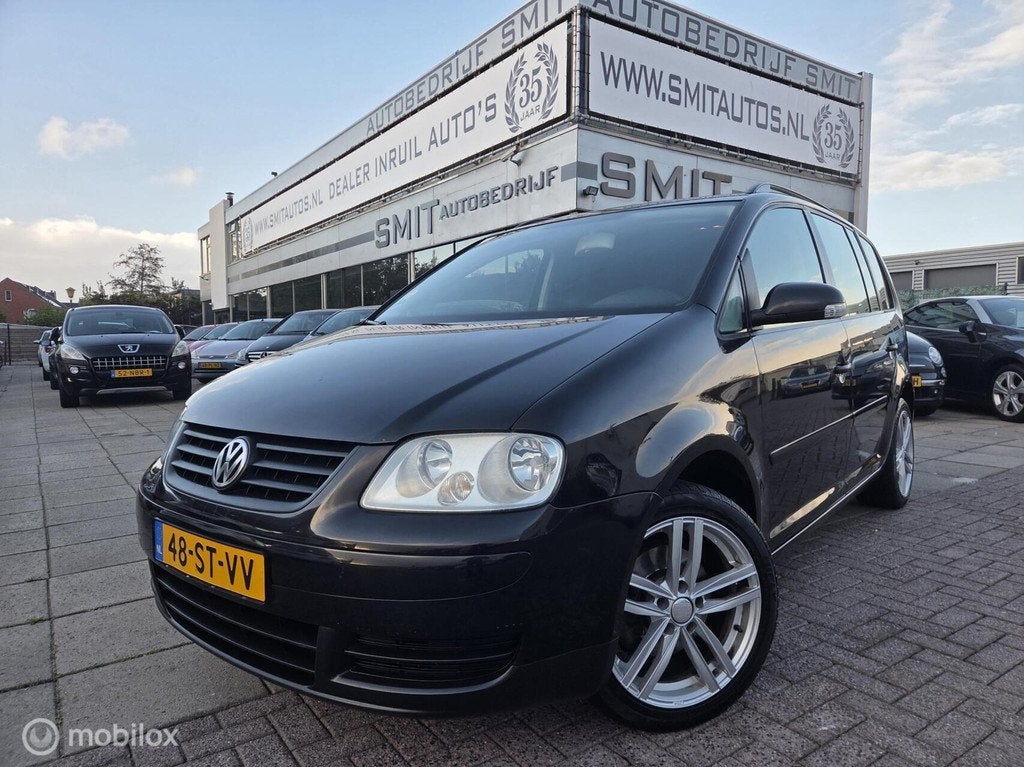 Volkswagen Touran 1.6-16V FSI Business APK 4-2027, Auto's, Volkswagen, Voorwielaandrijving, Gebruikt, Zwart, 4 cilinders