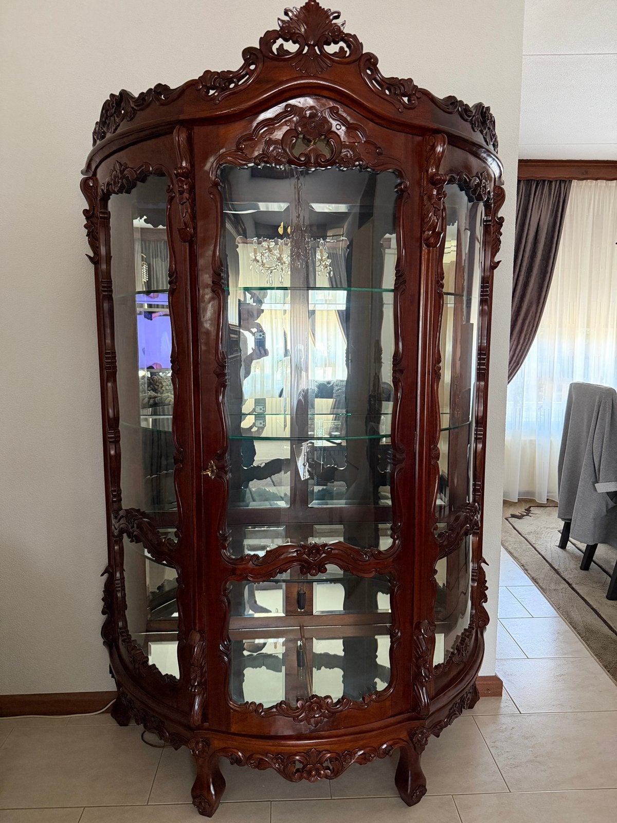 Vitrine kast Barok, Ophalen