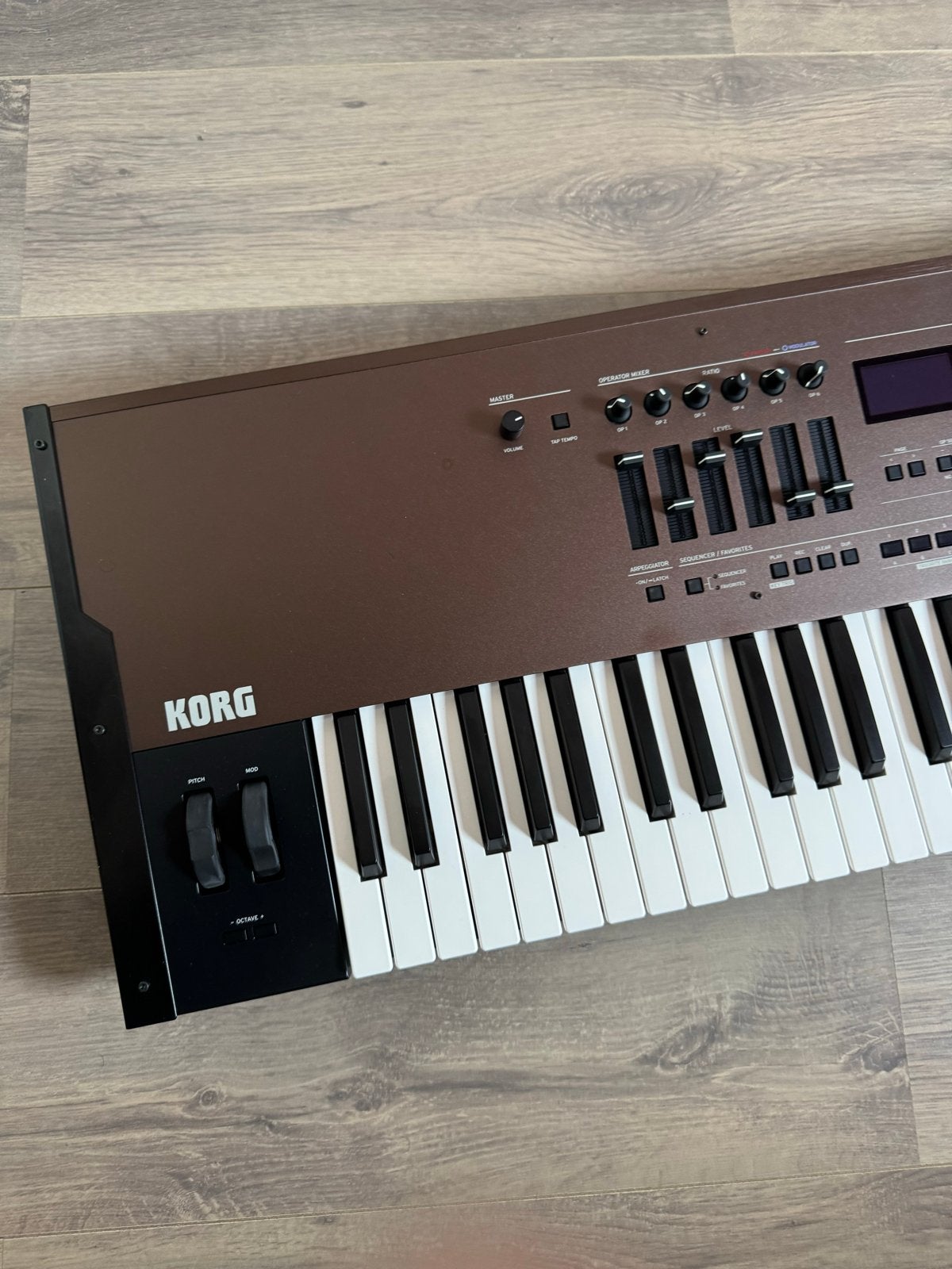 Vrijwel nieuw,: Korg Opsix SE. FM-Synthesizer met Hardcase, Muziek en Instrumenten, Synthesizers, Ophalen, 61 toetsen, Korg, Nieuw