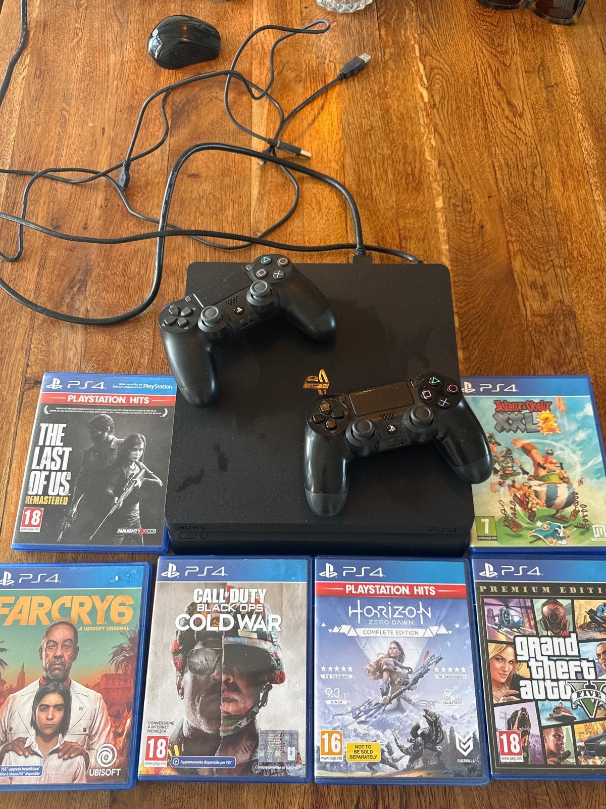 PlayStation 4 Slim met 2 controllers en 6 games, Ophalen, Met games, Met 2 controllers, Zo goed als nieuw