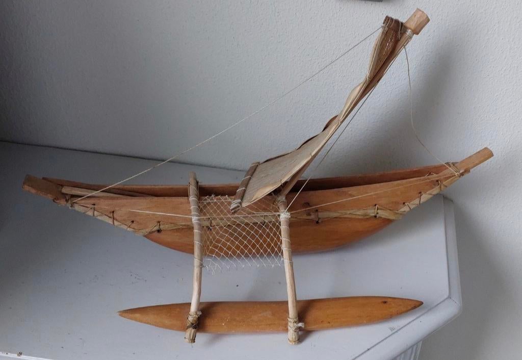 Kleine bootje houtsnijwerk Voor €35, Ophalen of Verzenden