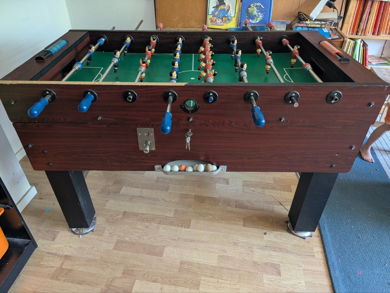 Semi-professionele voetbaltafel met munt-systeem, Ophalen of Verzenden, Gebruikt
