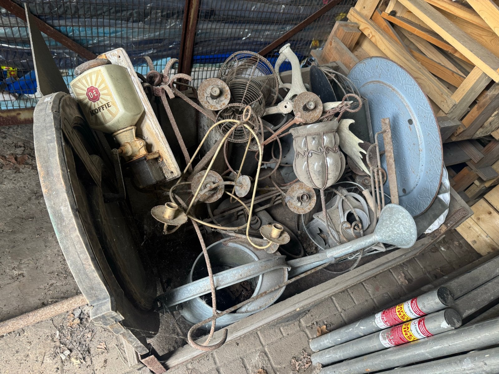 Karretje vol brocante decoraties en vintage items, Ophalen of Verzenden