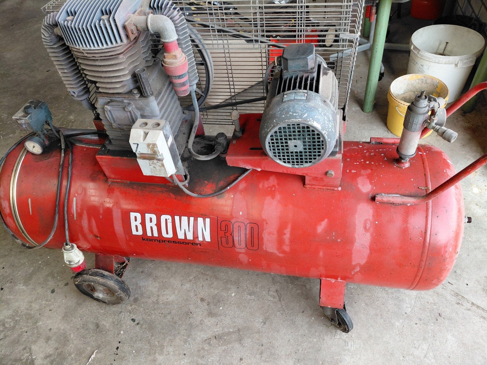 Brown 300 Kompressor - Krachtige 4 kW Compressor, Ophalen, Gebruikt, 200 tot 400 liter/min, Mobiel