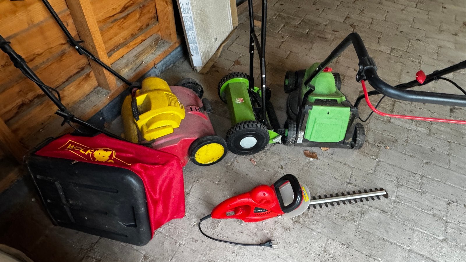 Grasmaaiers, verticcuteerder en heggenschaar, Ophalen, Cirkelmaaier, Gebruikt, Elektrische grasmaaier
