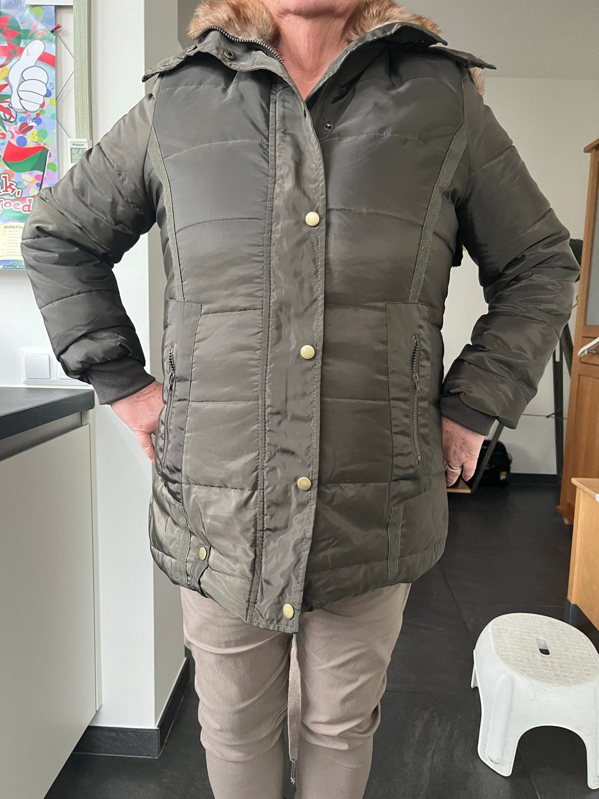 Warme winterjas maat m/ l met afneembare bontkraag - Maat M, Ophalen of Verzenden, Gedragen, Maat 38/40 (M), Groen